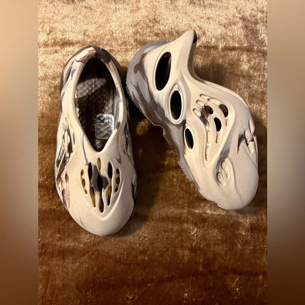 YEEZY FOAM RUNNERS- TODDLER SIZE 7C